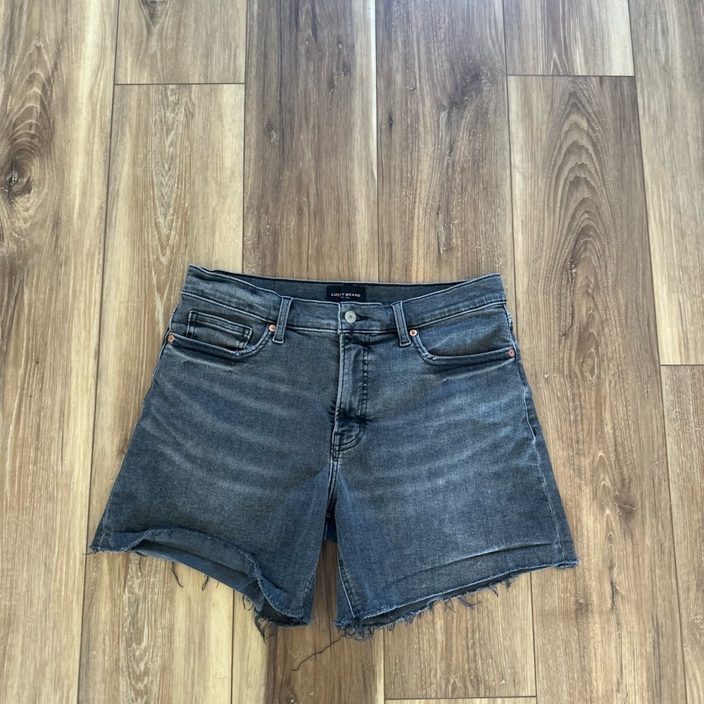 Lucky Brand women’s Ava mid rise jean shorts size 12/31